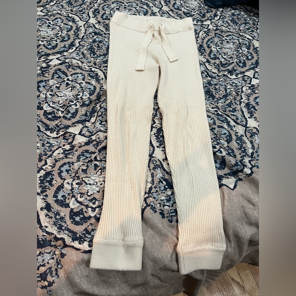 SALE 💚 $6
Ladies Cream M Knitted Leggings with Drawstring